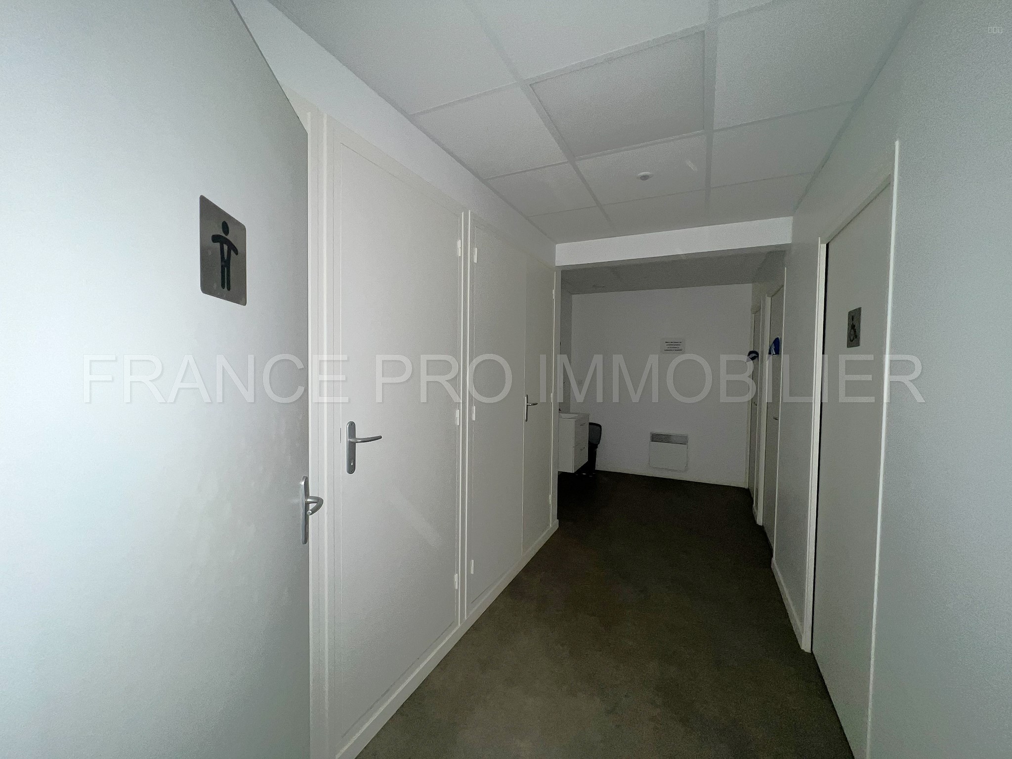 Bâtiment à usage de bureaux 735 m2 Z.A CHERBOURG EN COTENTIN — photo 9