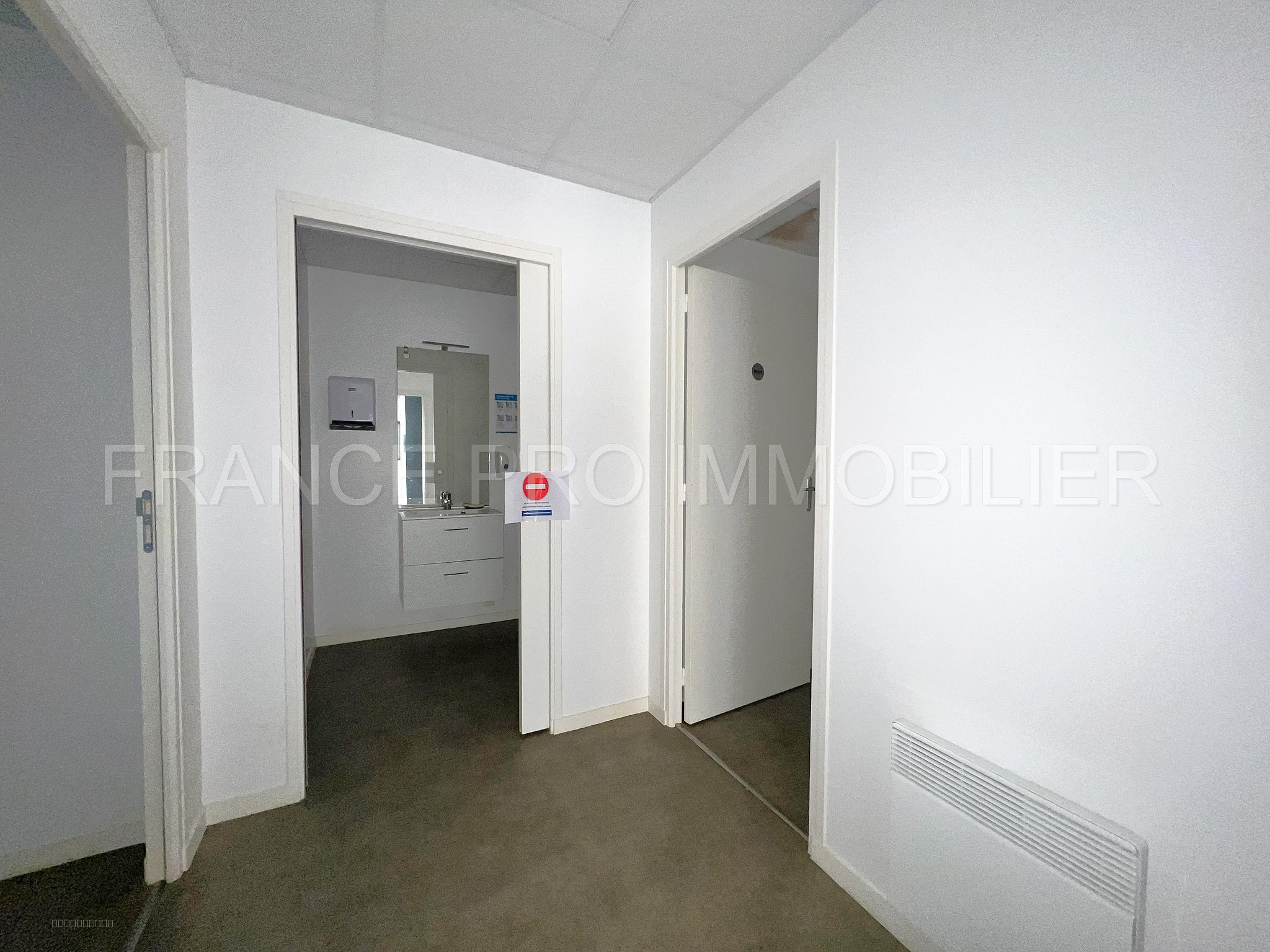 Bâtiment à usage de bureaux 735 m2 Z.A CHERBOURG EN COTENTIN — photo 8