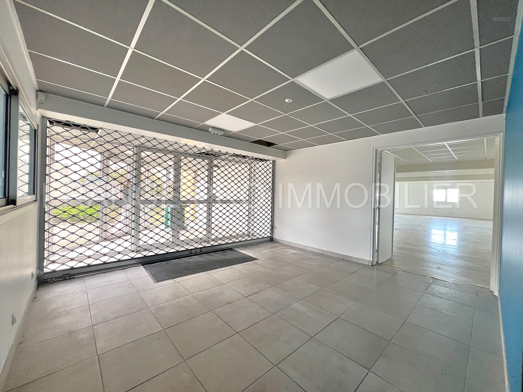 Bâtiment à usage de bureaux 735 m2 Z.A CHERBOURG EN COTENTIN — photo 3
