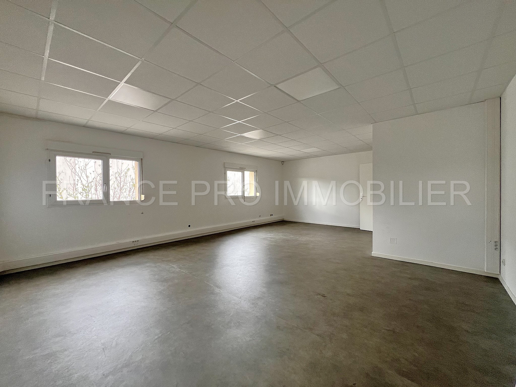 Bâtiment à usage de bureaux 735 m2 Z.A CHERBOURG EN COTENTIN — photo 2