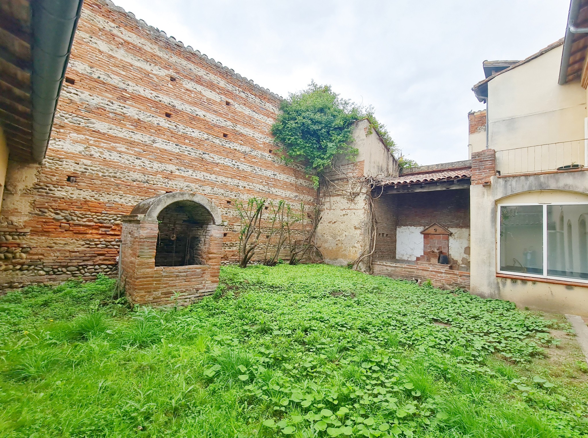 Magnifique  bâtisse ancienne rénovée de 656m2 cours intérieur — photo 19