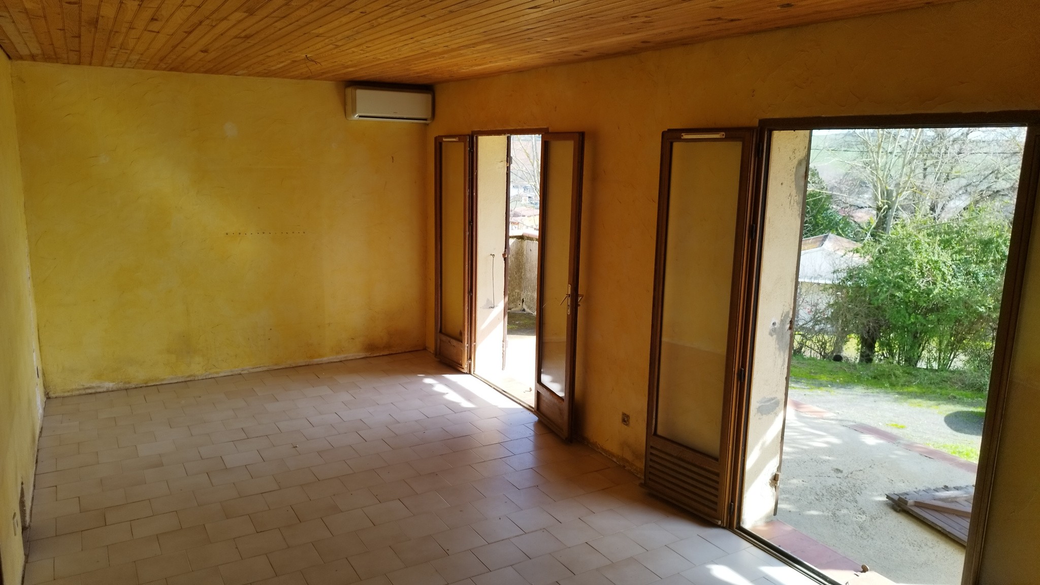 Maison de 85m2 a rénover avec terrain de 1750m2 au calme — photo 2