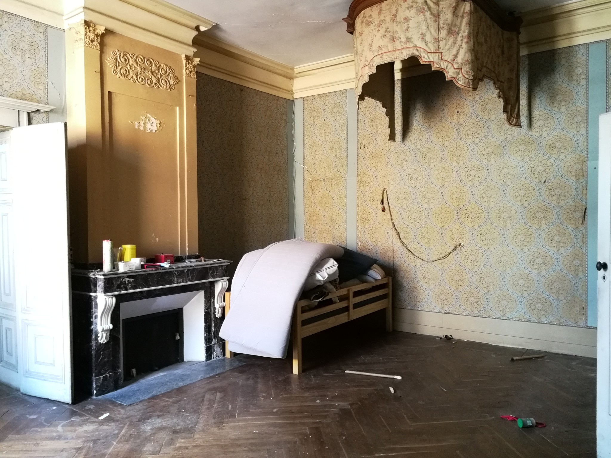 MAGINFIQUE BATISSE  de 800m2 à rénover avec jardin — photo 4