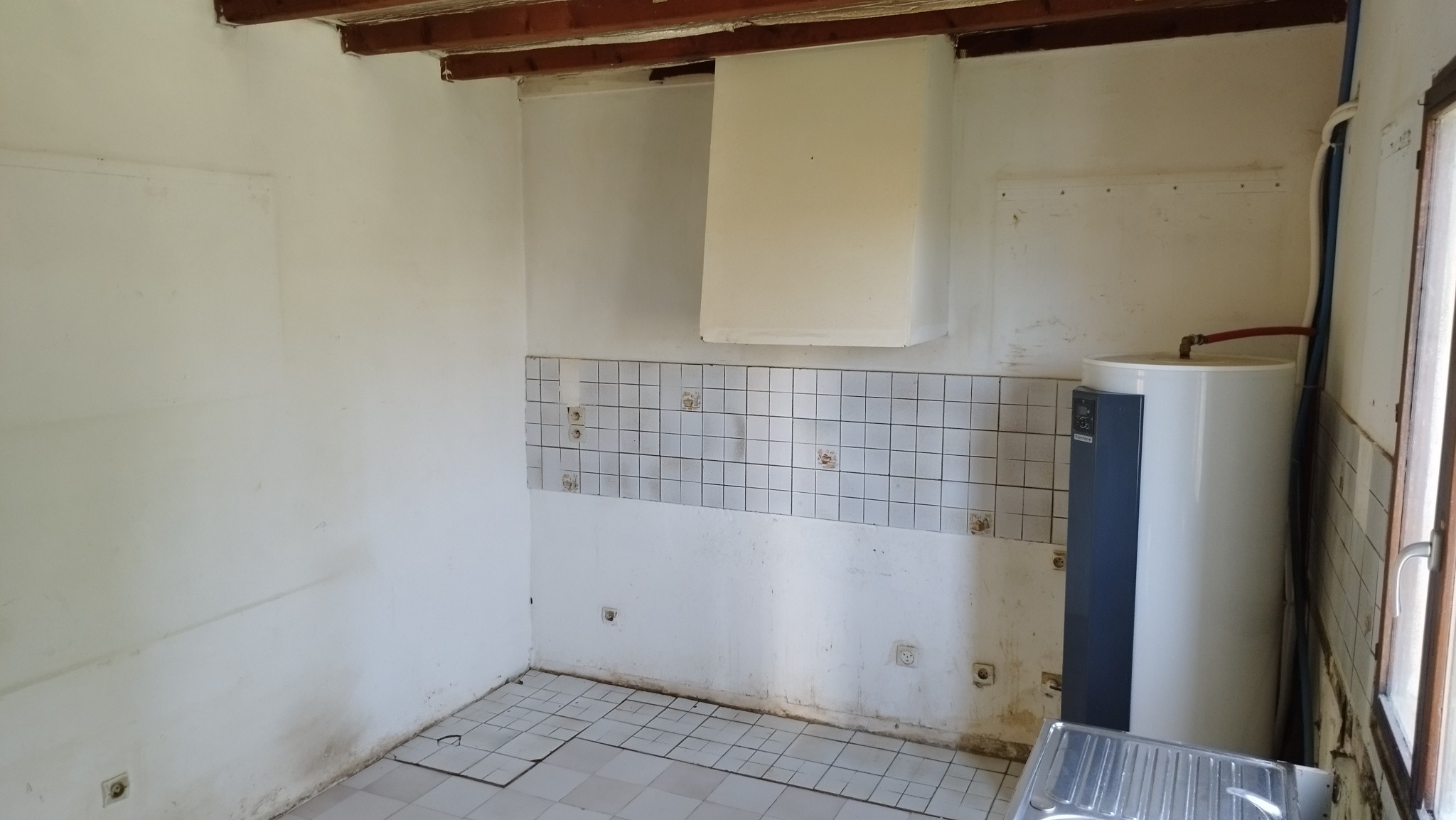 Maison de 85m2 a rénover avec terrain de 1750m2 au calme — photo 4