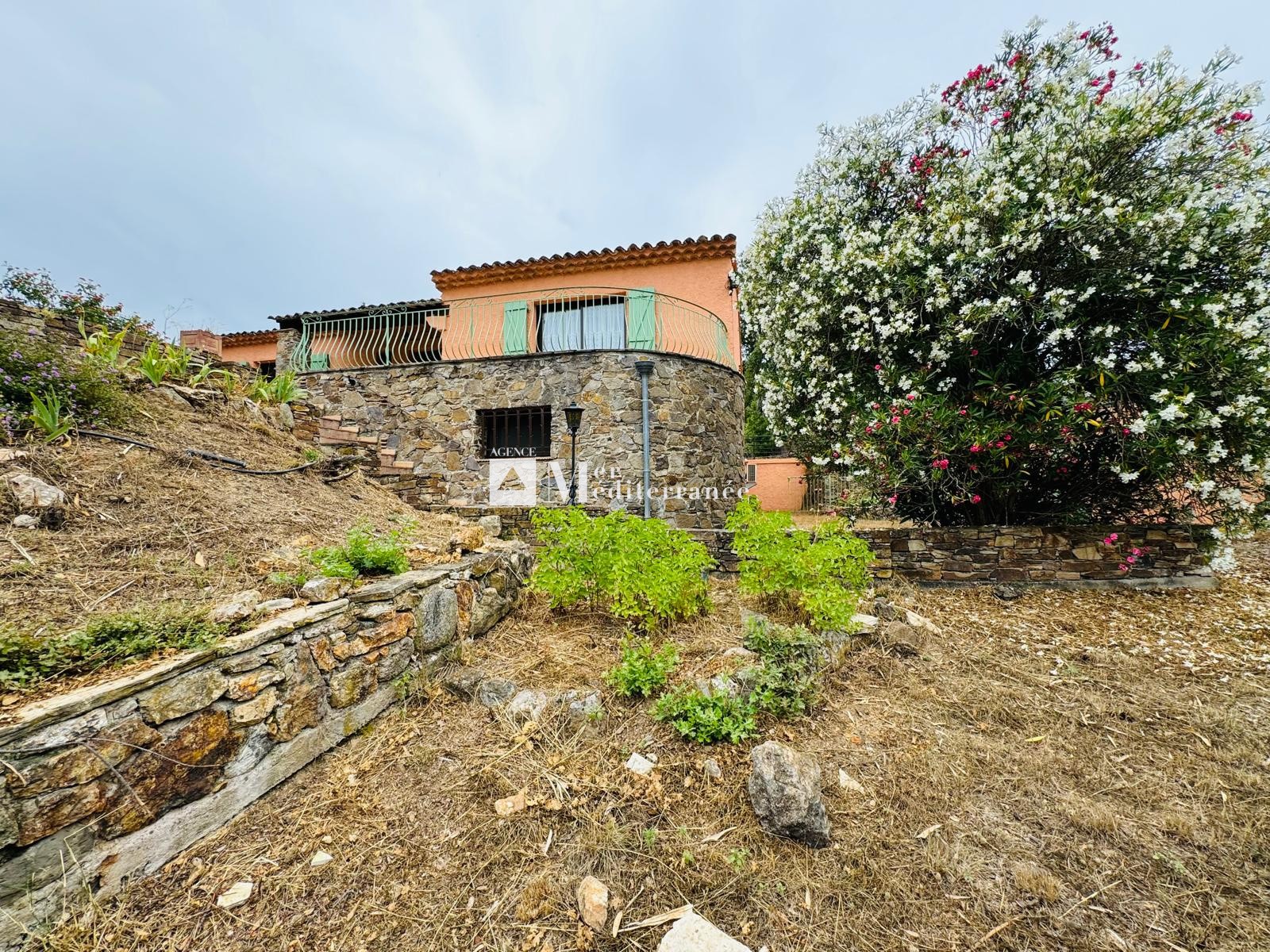 À VENDRE - PROPRIÉTÉ DE 6,3 HECTARES, MAISON DE PLAIN-PIED + APPARTEMENT SUR LA MÔLE (83310) — photo 8