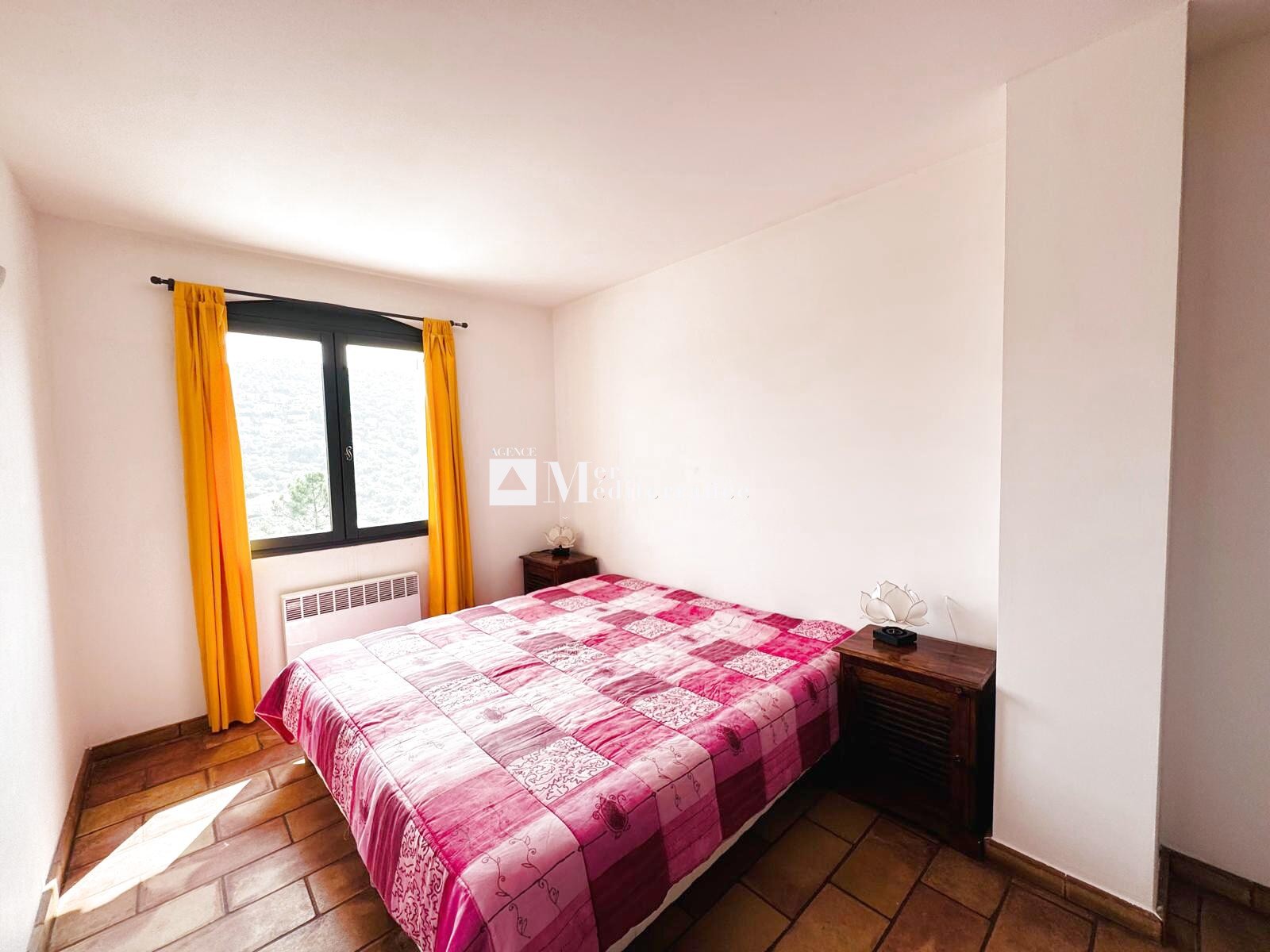 A VENDRE - VILLA 6 PIECES LES ISSAMBRES 150m2 AVEC UNE VUE DEGAGEE - 83380 LES ISSAMBRES — photo 10
