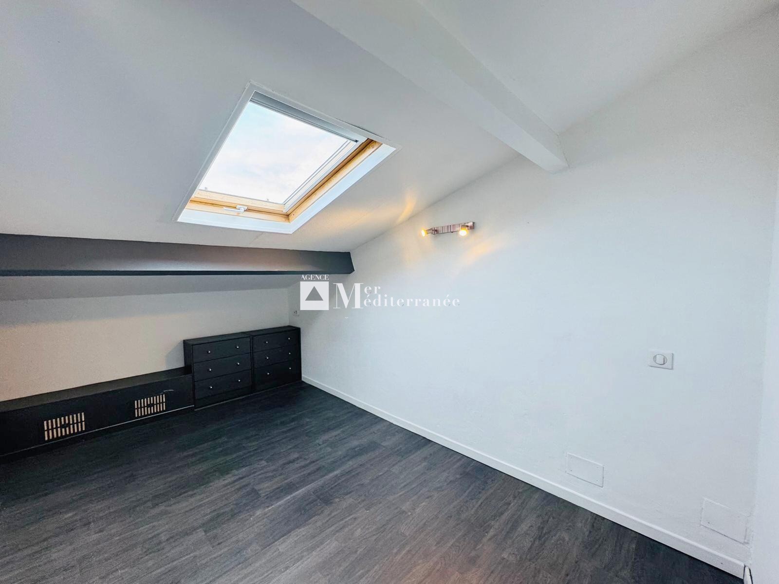 À VENDRE - APPARTEMENT EN DUPLEX T4 SITUÉ EN PLEIN CENTRE-VILLE DE COGOLIN (83310) — photo 9