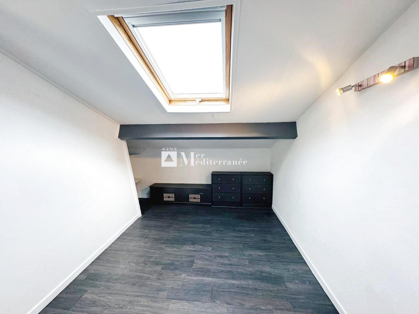 À VENDRE - APPARTEMENT EN DUPLEX T4 SITUÉ EN PLEIN CENTRE-VILLE DE COGOLIN (83310) — photo 8