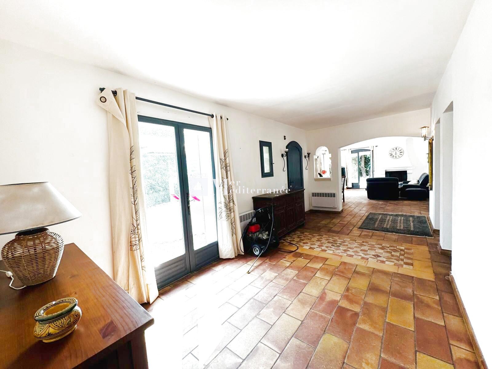 A VENDRE - VILLA 6 PIECES LES ISSAMBRES 150m2 AVEC UNE VUE DEGAGEE - 83380 LES ISSAMBRES — photo 9
