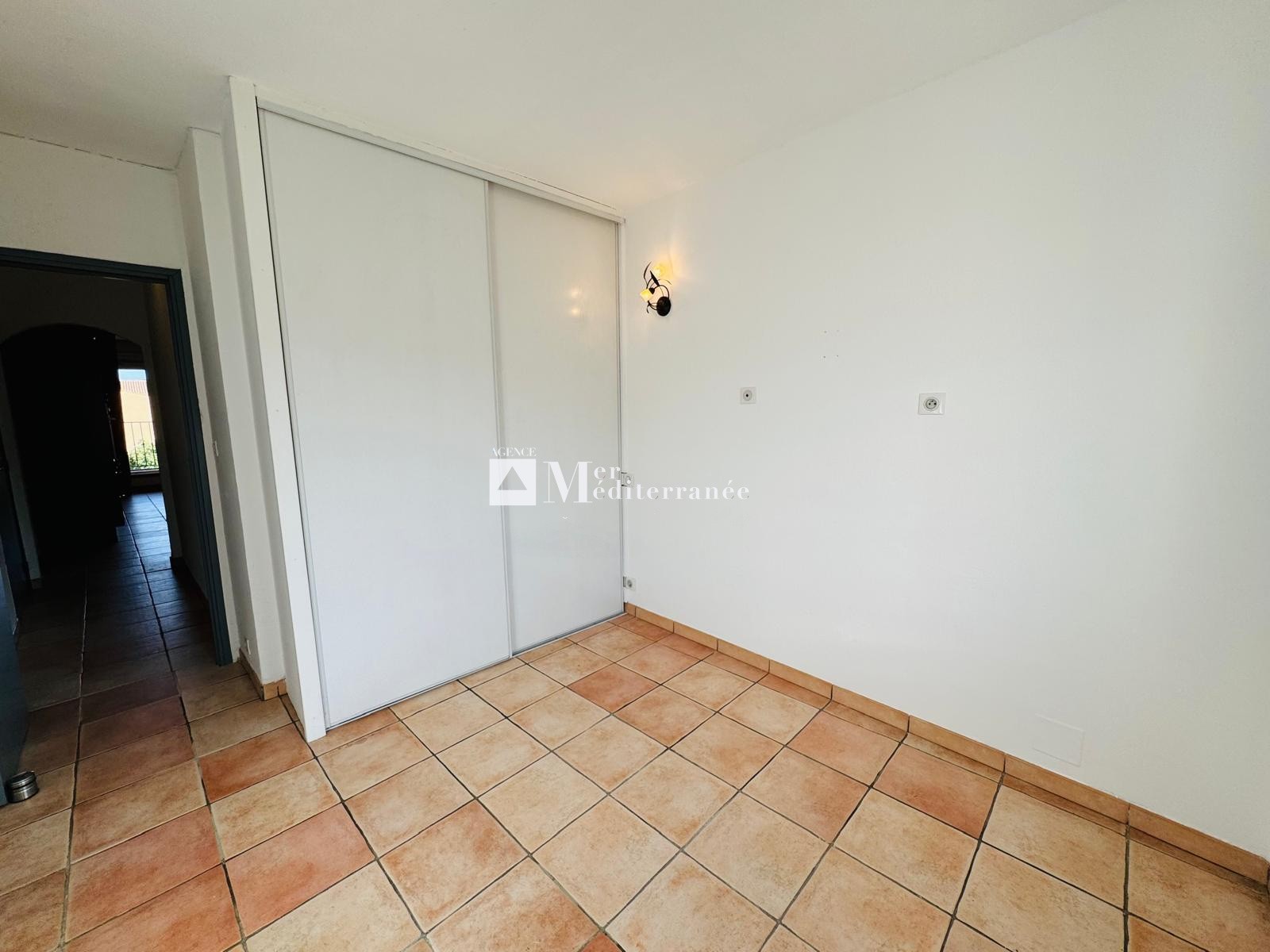 À VENDRE - APPARTEMENT EN DUPLEX T4 SITUÉ EN PLEIN CENTRE-VILLE DE COGOLIN (83310) — photo 5
