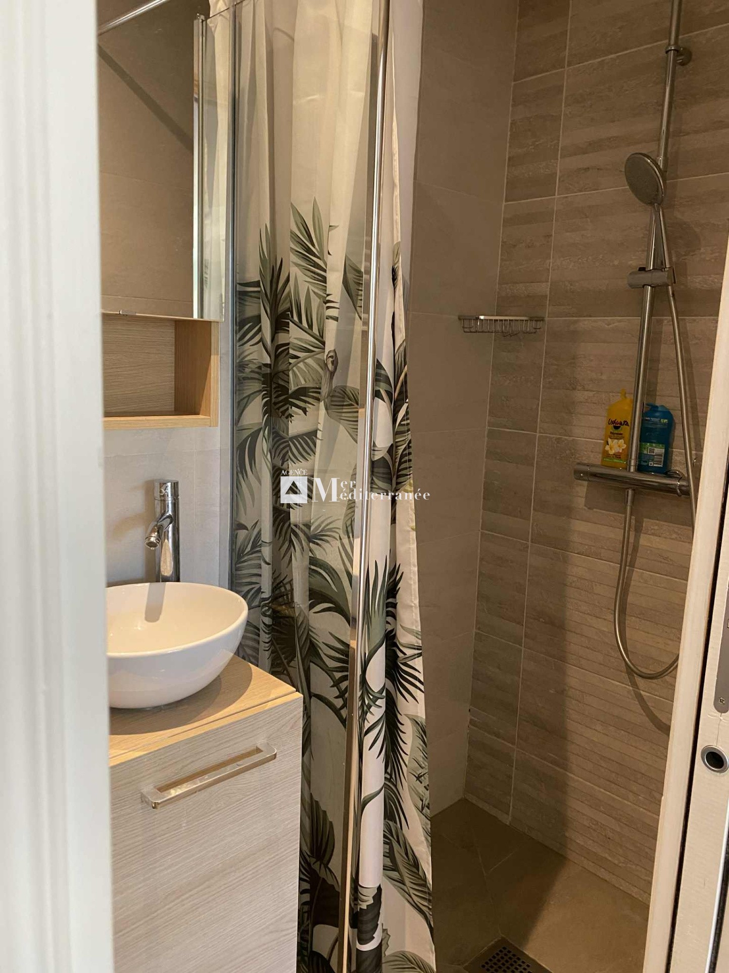 A VENDRE - APPARTEMENT 4 PIÈCES EN REZ-DE-CHAUSSÉE, SITUÉ DANS UN DOMAINE SÉCURISÉ AVEC VUE SUR LA MER (83310 — photo 8