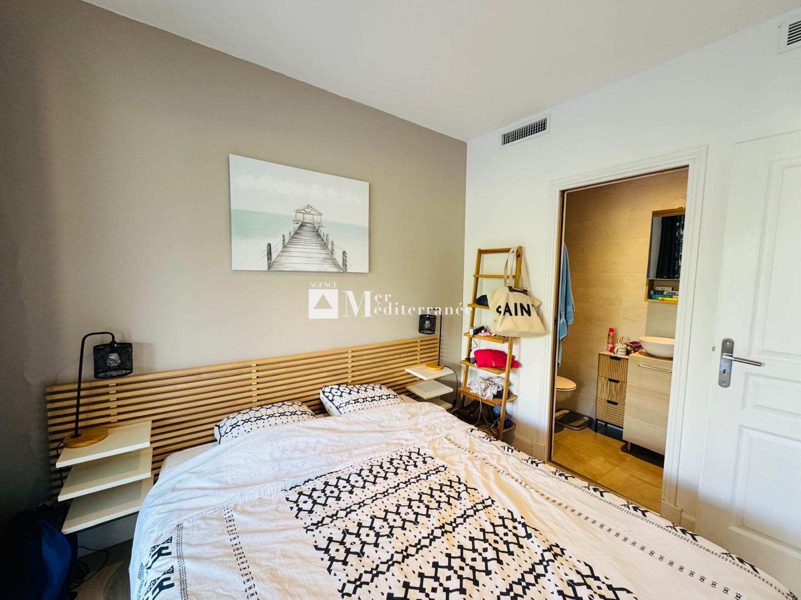 A VENDRE - APPARTEMENT 4 PIÈCES EN REZ-DE-CHAUSSÉE, SITUÉ DANS UN DOMAINE SÉCURISÉ AVEC VUE SUR LA MER (83310 — photo 7