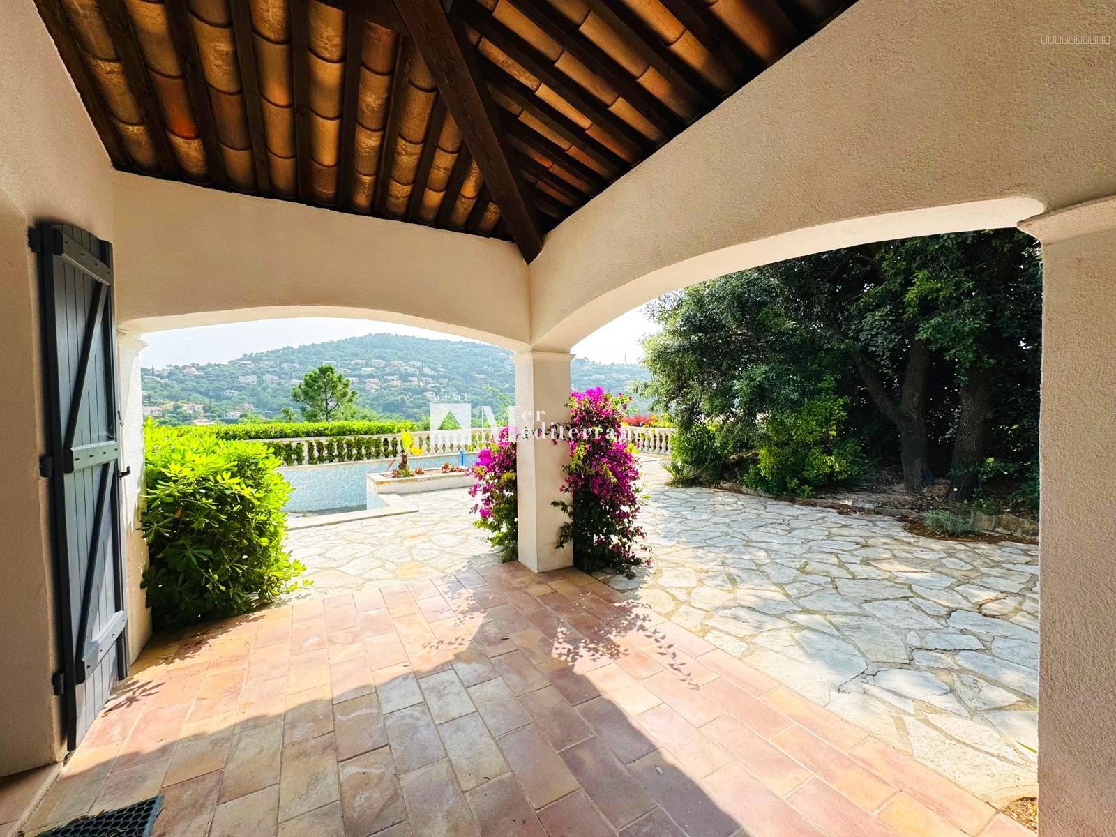 A VENDRE - VILLA 6 PIECES LES ISSAMBRES 150m2 AVEC UNE VUE DEGAGEE - 83380 LES ISSAMBRES — photo 17