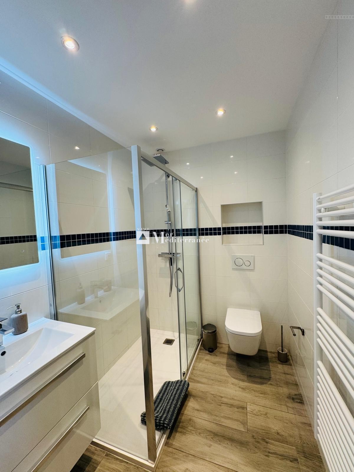 A VENDRE : APPARTEMENT 2 PIECES EN REZ DE JARDIN SUR LA PLAGE - (83310) PORT-GRIMAUD — photo 7