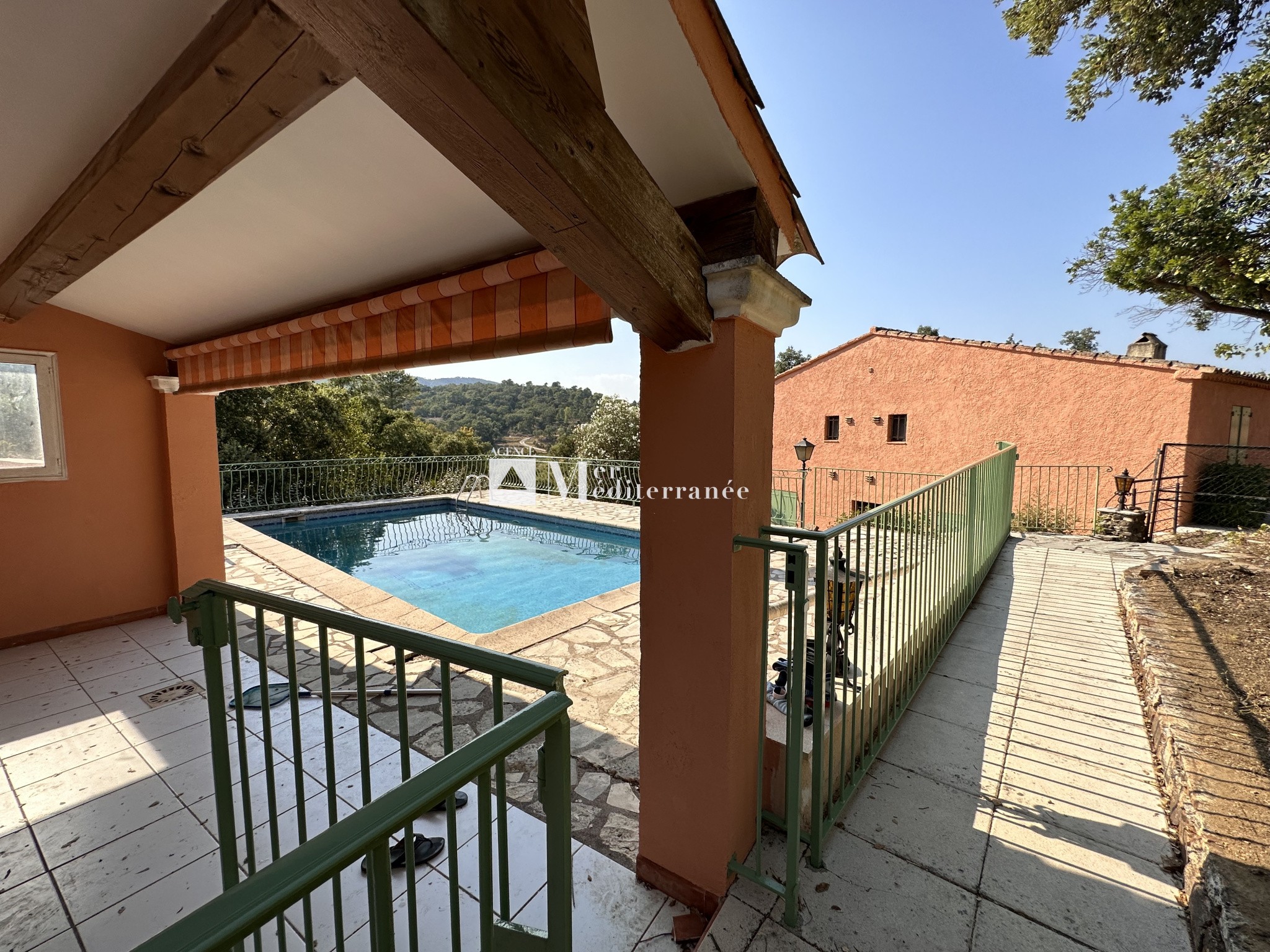 À VENDRE - PROPRIÉTÉ DE 6,3 HECTARES, MAISON DE PLAIN-PIED + APPARTEMENT SUR LA MÔLE (83310) — photo 11