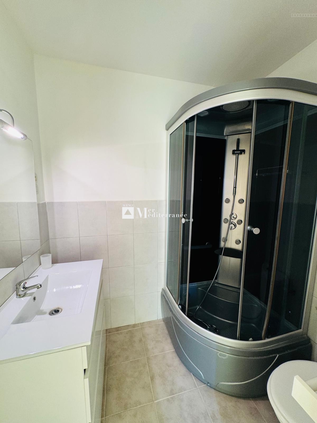 A VENDRE - VILLA 6 PIECES LES ISSAMBRES 150m2 AVEC UNE VUE DEGAGEE - 83380 LES ISSAMBRES — photo 13
