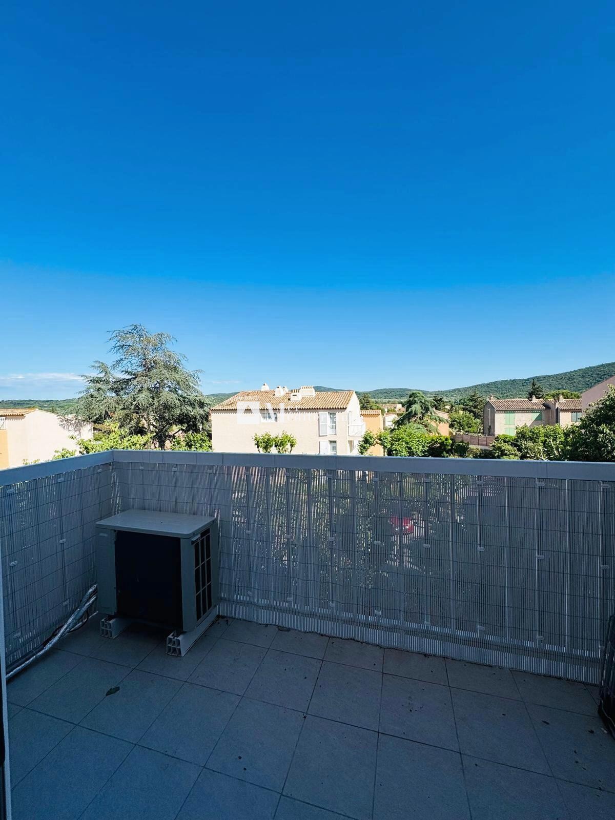 A VENDRE - CHARMANT APPARTEMENT RÉNOVÉ DE 3 PIÈCES DANS UNE RÉSIDENCE À COGOLIN — photo 9