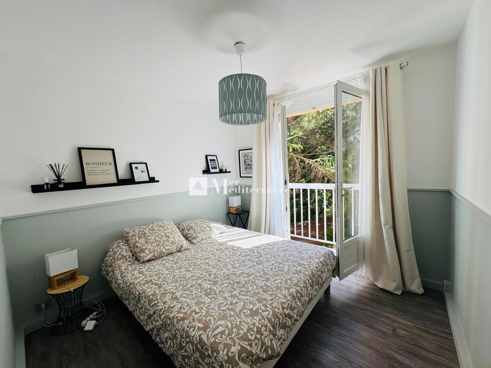 A VENDRE - CHARMANT APPARTEMENT RÉNOVÉ DE 3 PIÈCES DANS UNE RÉSIDENCE À COGOLIN — photo 5