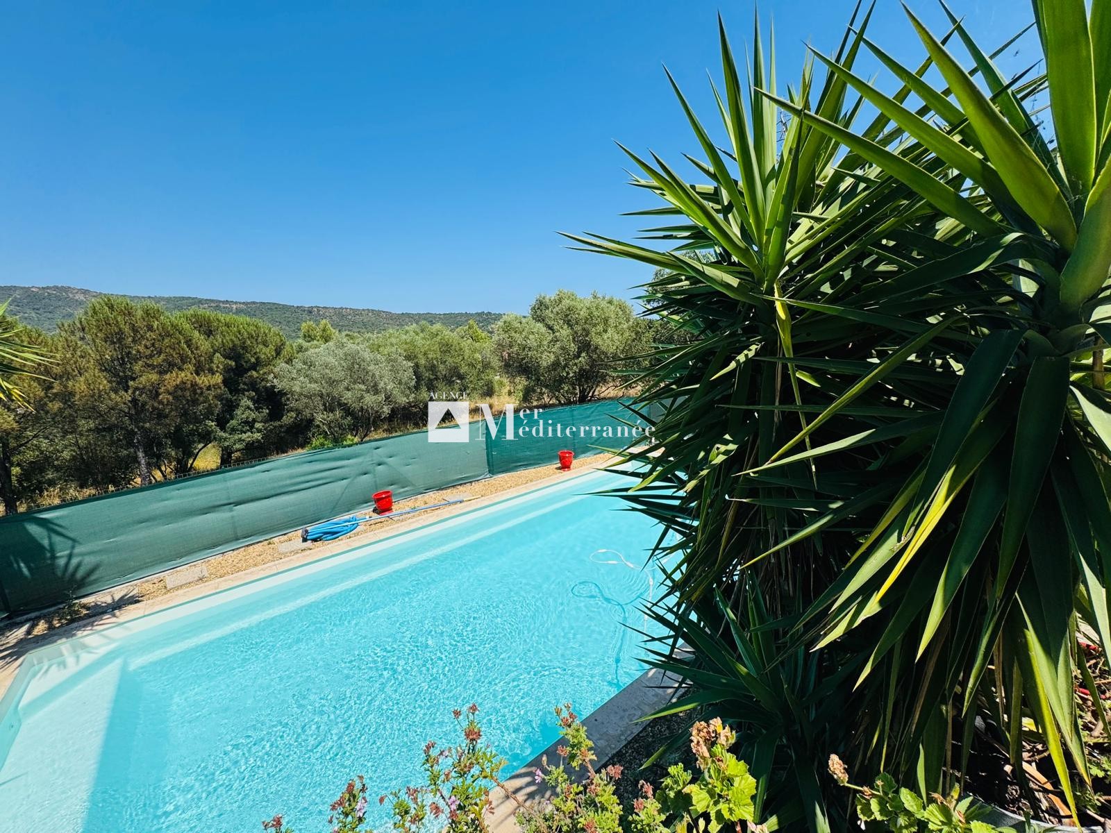 À VENDRE - PROPRIÉTÉ DE 20 HECTARES AVEC BASTIDE ET DÉPENDANCES - 83120 SAINTE MAXIME — photo 4