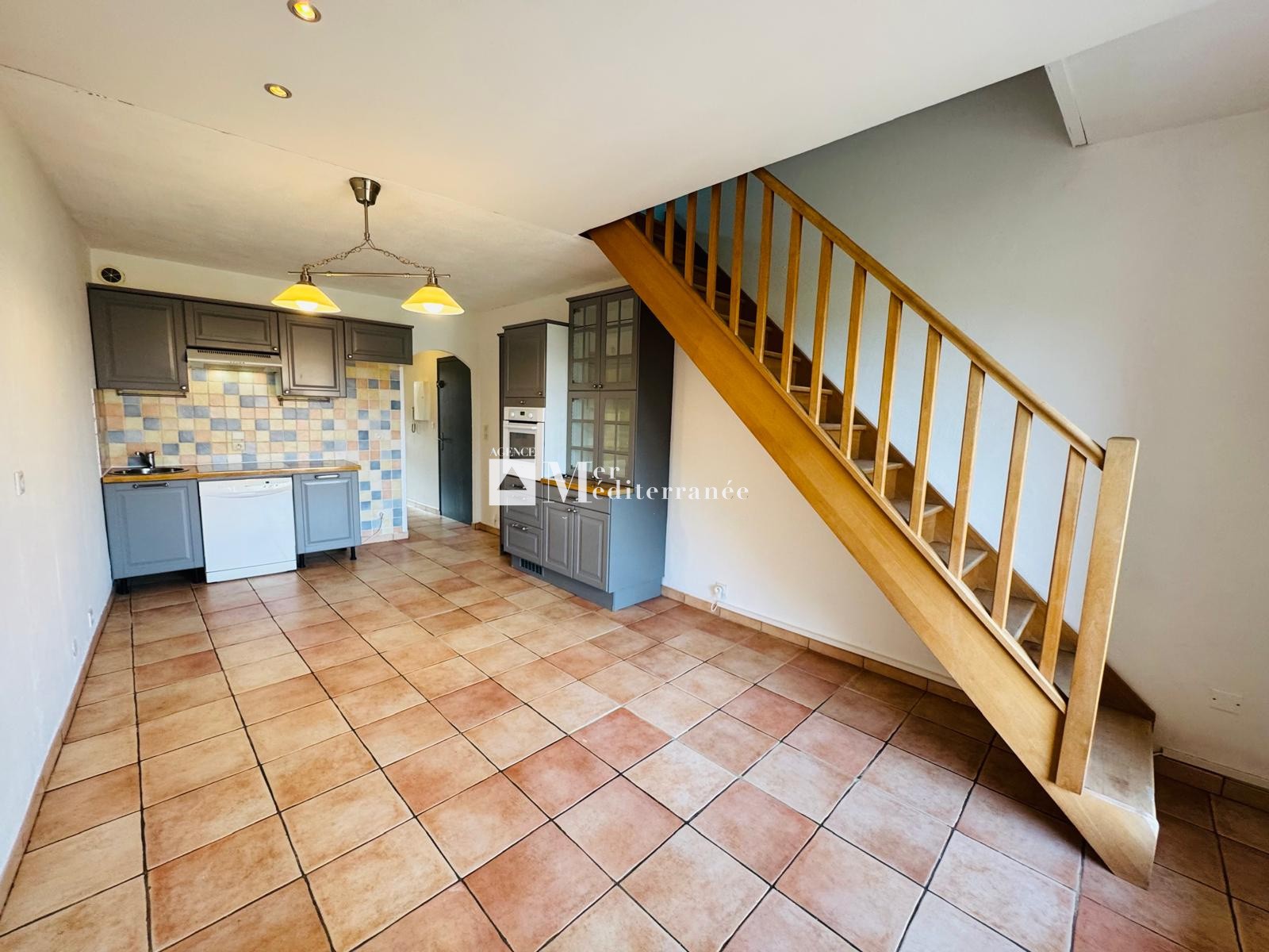 À VENDRE - APPARTEMENT EN DUPLEX T4 SITUÉ EN PLEIN CENTRE-VILLE DE COGOLIN (83310) — photo 2