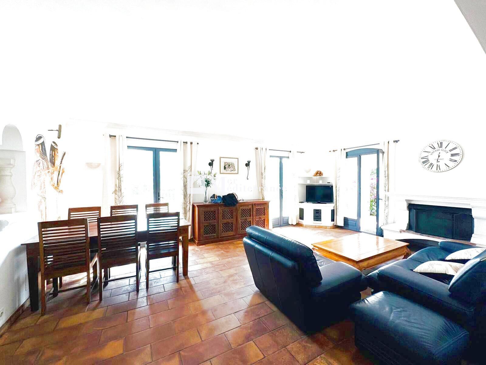 A VENDRE - VILLA 6 PIECES LES ISSAMBRES 150m2 AVEC UNE VUE DEGAGEE - 83380 LES ISSAMBRES — photo 6
