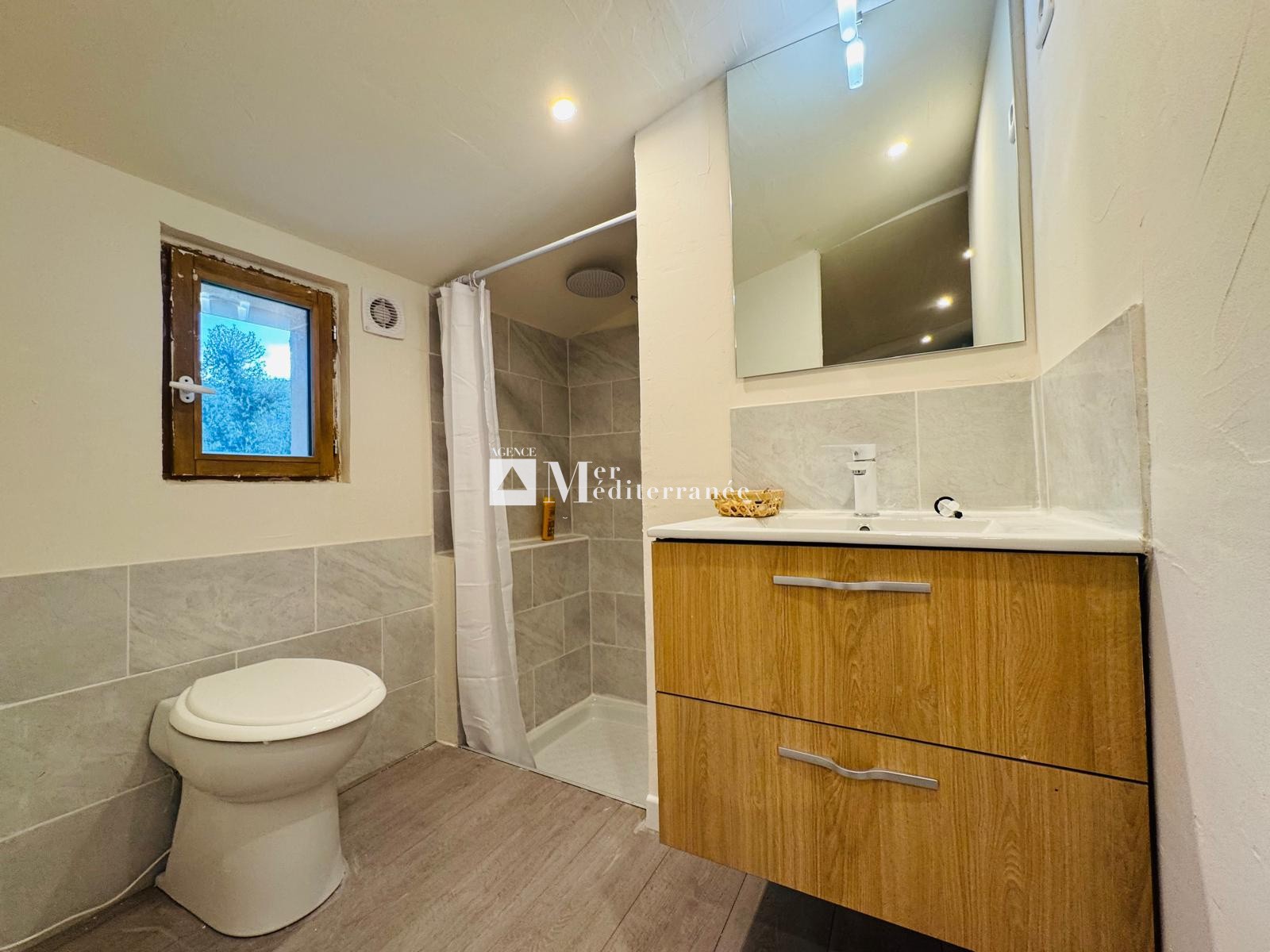 PROPOSÉ UNIQUEMENT PAR NOTRE AGENCE - A VENDRE - MAISON 5 PIECES DE 185M2 AVEC UN DOUBLE GARAGE DE 45 M2 A GRI — photo 14