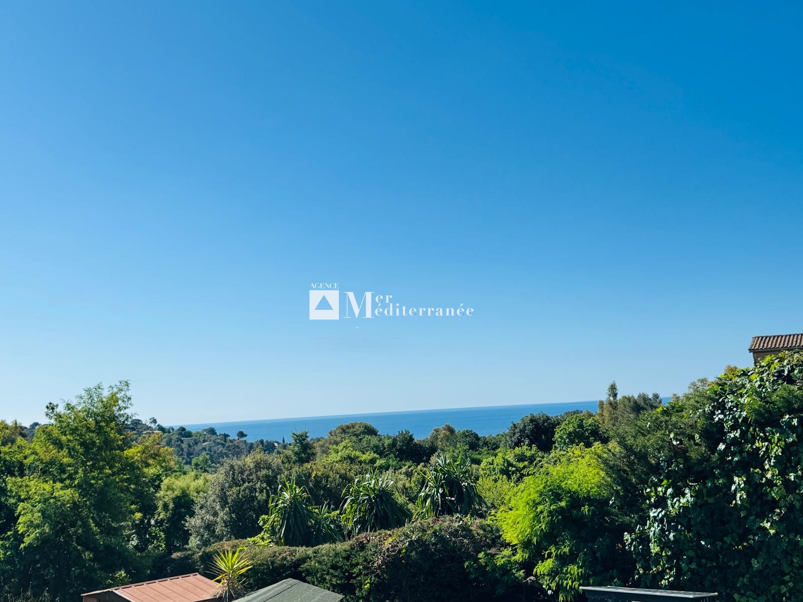 PROPOSÉ UNIQUEMENT PAR NOTRE AGENCE - OFF MARKET - A VENDRE : MAISON INDIVIDUELLE DE 120 M2 AVEC VUE SUR LA ME