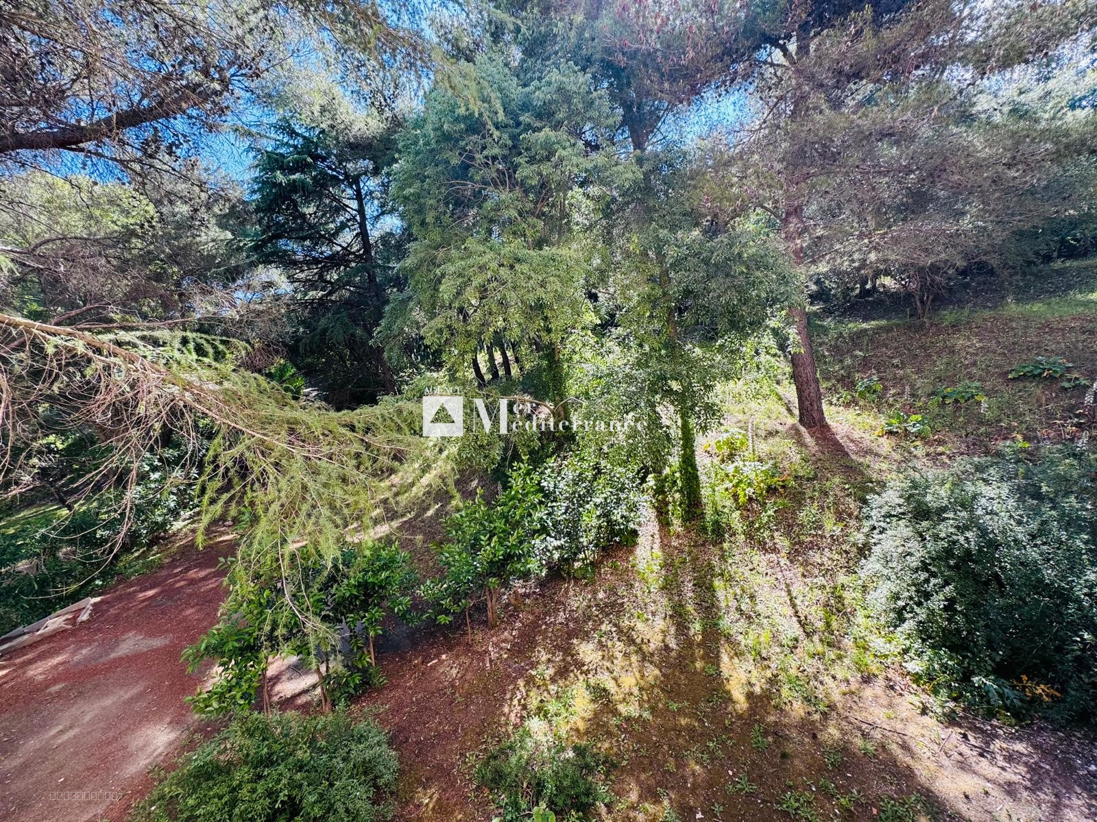 A VENDRE - CHARMANT APPARTEMENT RÉNOVÉ DE 3 PIÈCES DANS UNE RÉSIDENCE À COGOLIN — photo 10