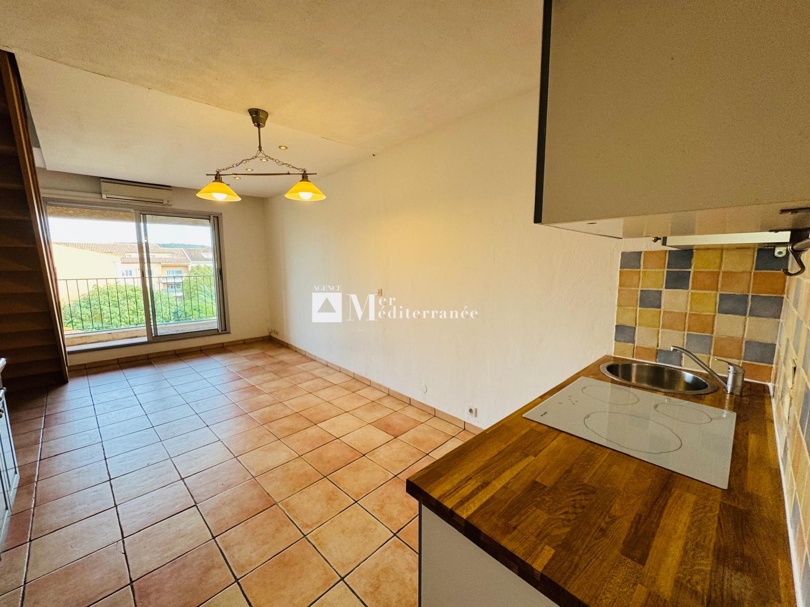 À VENDRE - APPARTEMENT EN DUPLEX T4 SITUÉ EN PLEIN CENTRE-VILLE DE COGOLIN (83310) — photo 3