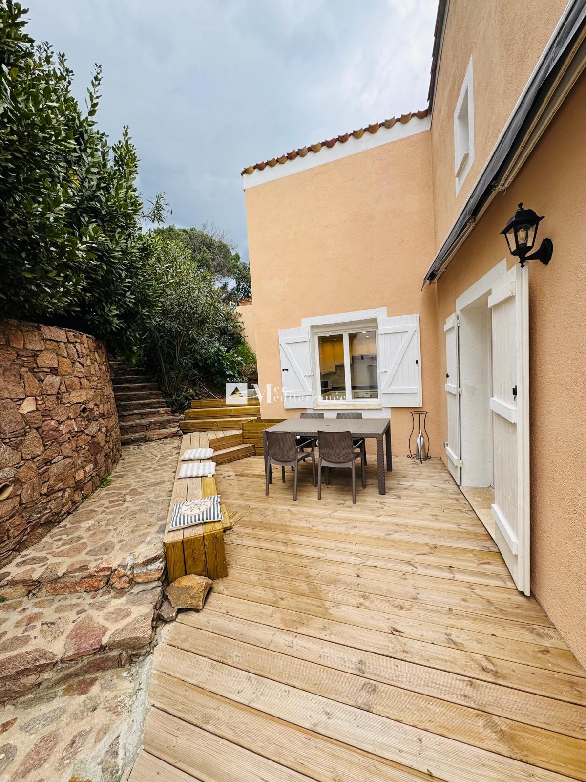PROPOSÉ UNIQUEMENT PAR NOTRE AGENCE - A VENDRE - MAISON 5 PIECES DE 185M2 AVEC UN DOUBLE GARAGE DE 45 M2 A GRI — photo 5