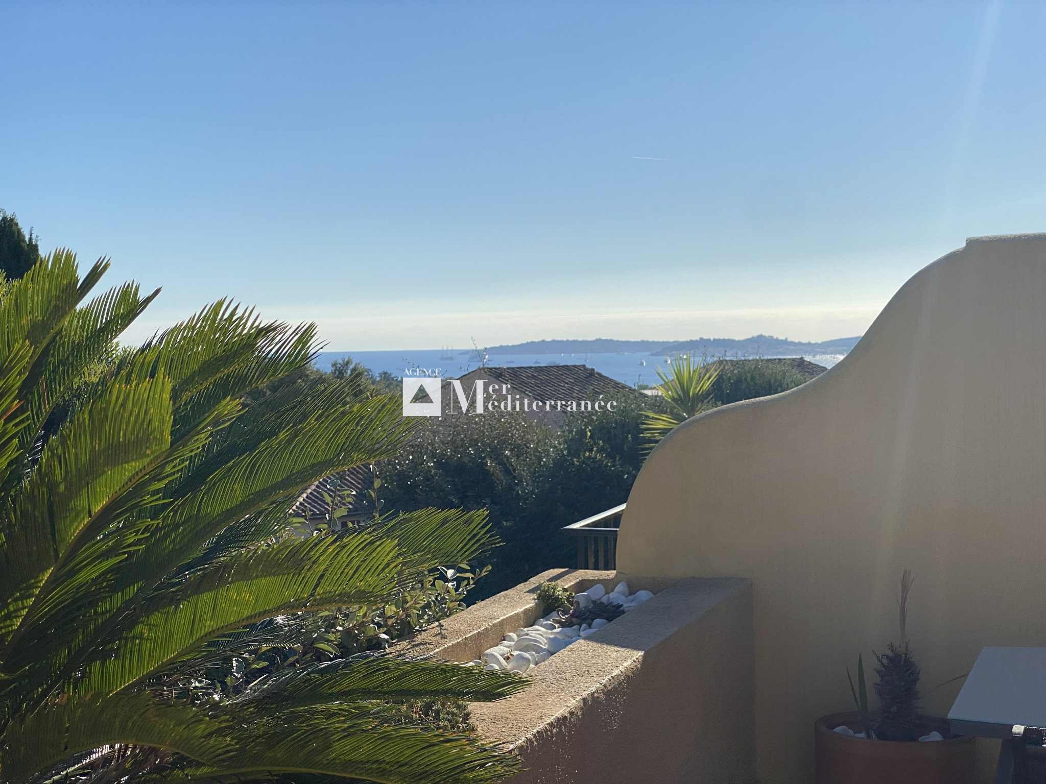 A VENDRE - APPARTEMENT 4 PIÈCES EN REZ-DE-CHAUSSÉE, SITUÉ DANS UN DOMAINE SÉCURISÉ AVEC VUE SUR LA MER (83310 — photo 15