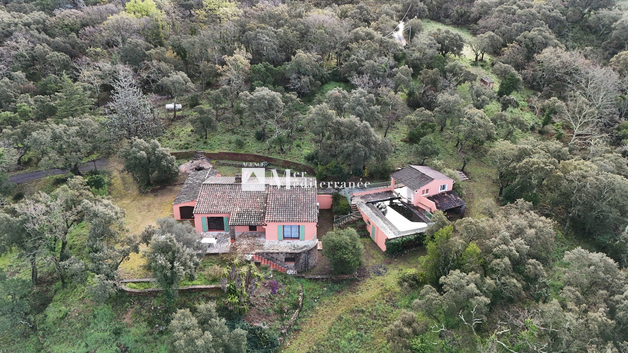 À VENDRE - PROPRIÉTÉ DE 6,3 HECTARES, MAISON DE PLAIN-PIED + APPARTEMENT SUR LA MÔLE (83310) — photo 10