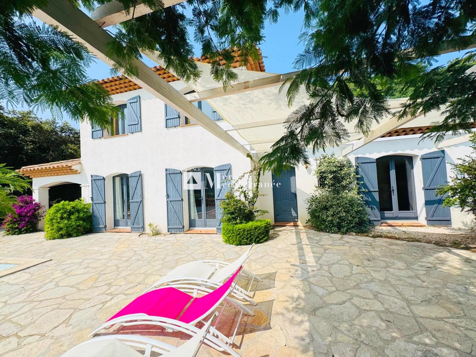A VENDRE - VILLA 6 PIECES LES ISSAMBRES 150m2 AVEC UNE VUE DEGAGEE - 83380 LES ISSAMBRES — photo 3