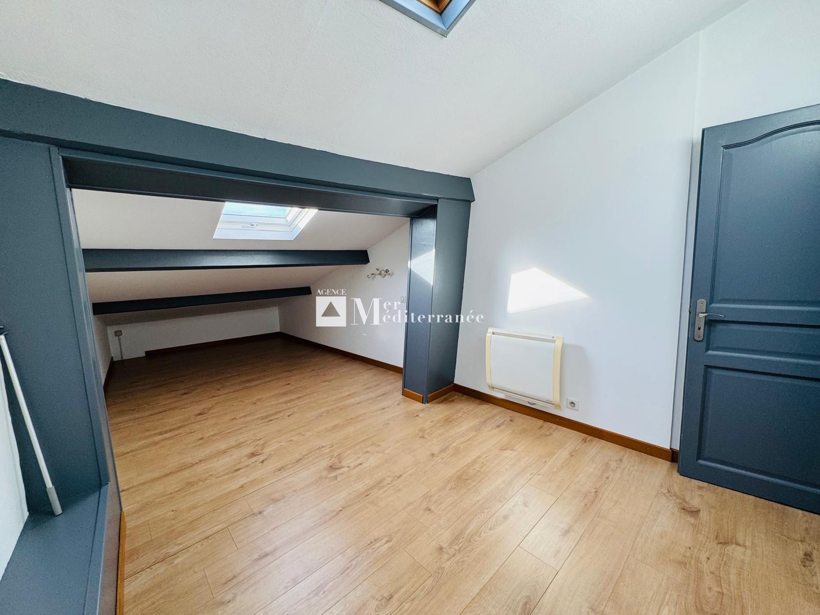 À VENDRE - APPARTEMENT EN DUPLEX T4 SITUÉ EN PLEIN CENTRE-VILLE DE COGOLIN (83310) — photo 7