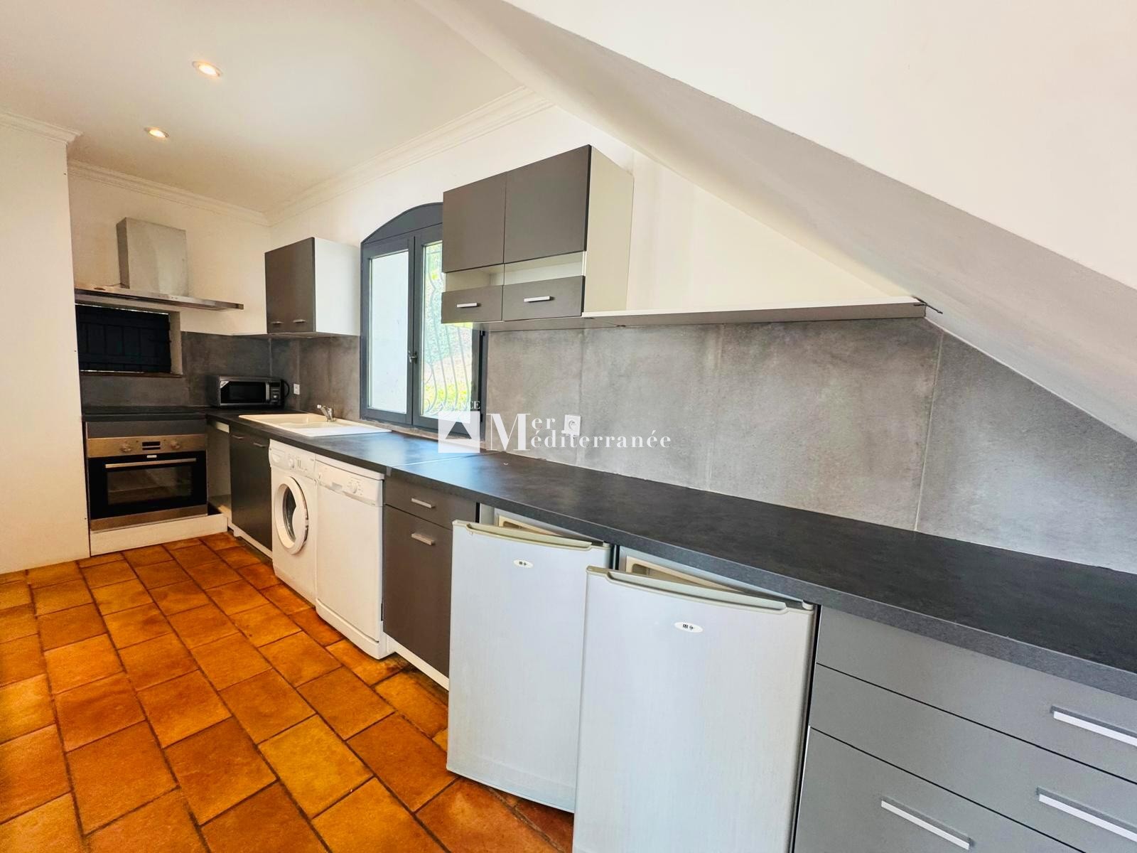 A VENDRE - VILLA 6 PIECES LES ISSAMBRES 150m2 AVEC UNE VUE DEGAGEE - 83380 LES ISSAMBRES — photo 7