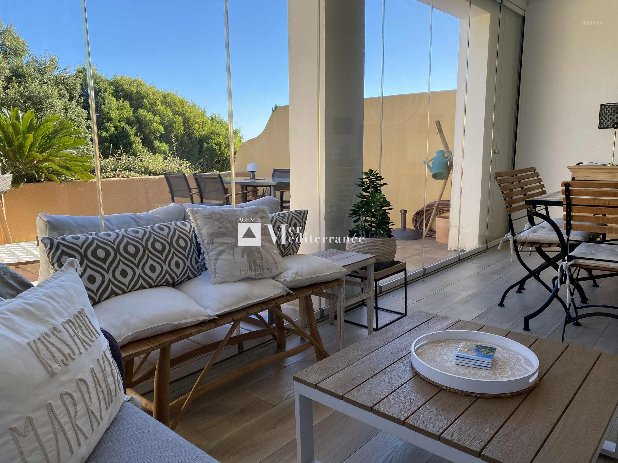 A VENDRE - APPARTEMENT 4 PIÈCES EN REZ-DE-CHAUSSÉE, SITUÉ DANS UN DOMAINE SÉCURISÉ AVEC VUE SUR LA MER (83310 — photo 5