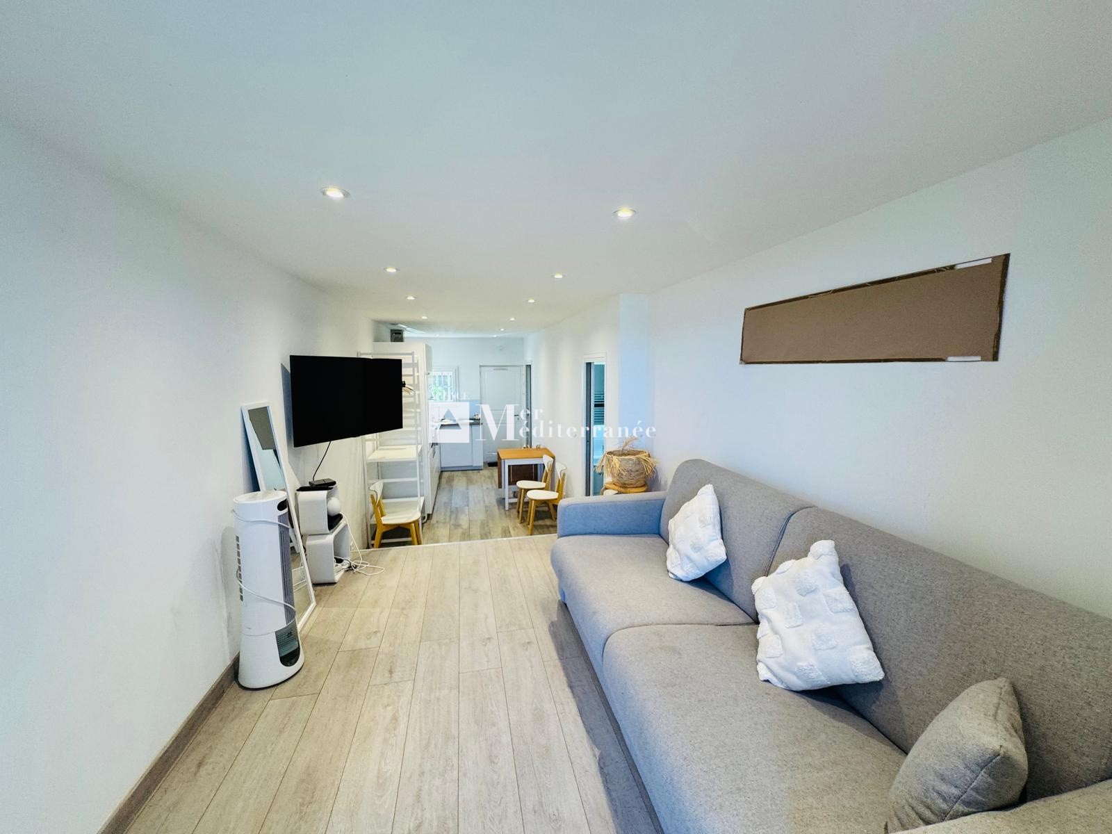 A VENDRE : APPARTEMENT 2 PIECES EN REZ DE JARDIN SUR LA PLAGE - (83310) PORT-GRIMAUD — photo 3