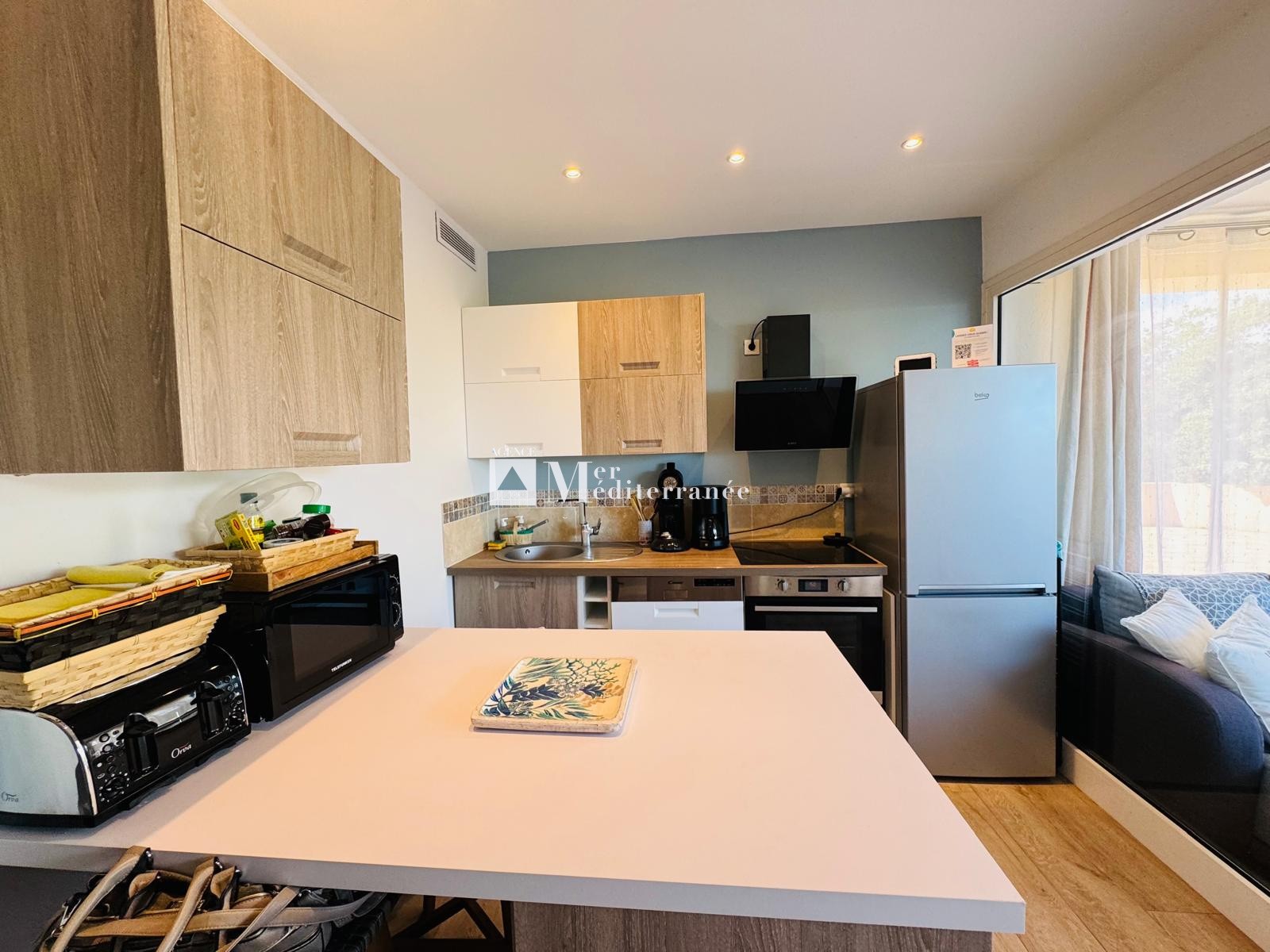 A VENDRE - APPARTEMENT 4 PIÈCES EN REZ-DE-CHAUSSÉE, SITUÉ DANS UN DOMAINE SÉCURISÉ AVEC VUE SUR LA MER (83310 — photo 6