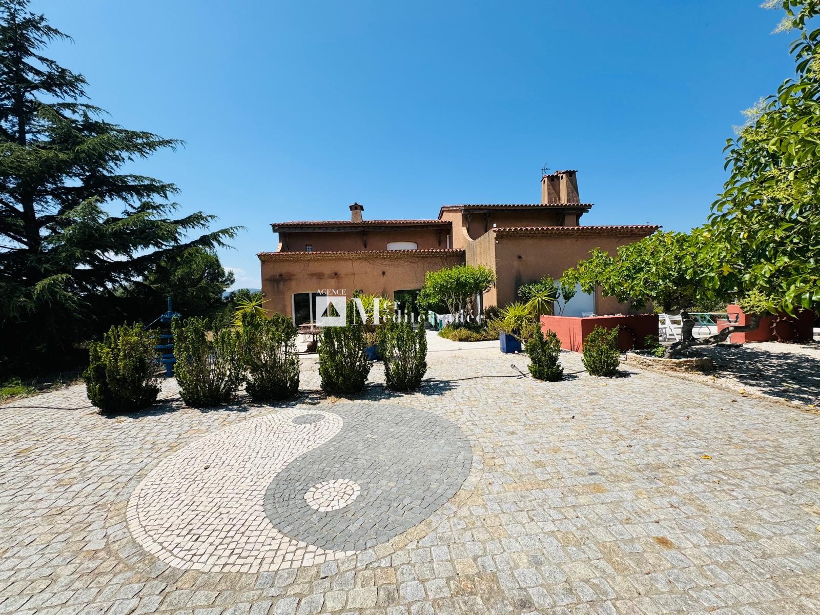 À VENDRE - PROPRIÉTÉ DE 20 HECTARES AVEC BASTIDE ET DÉPENDANCES - 83120 SAINTE MAXIME — photo 2