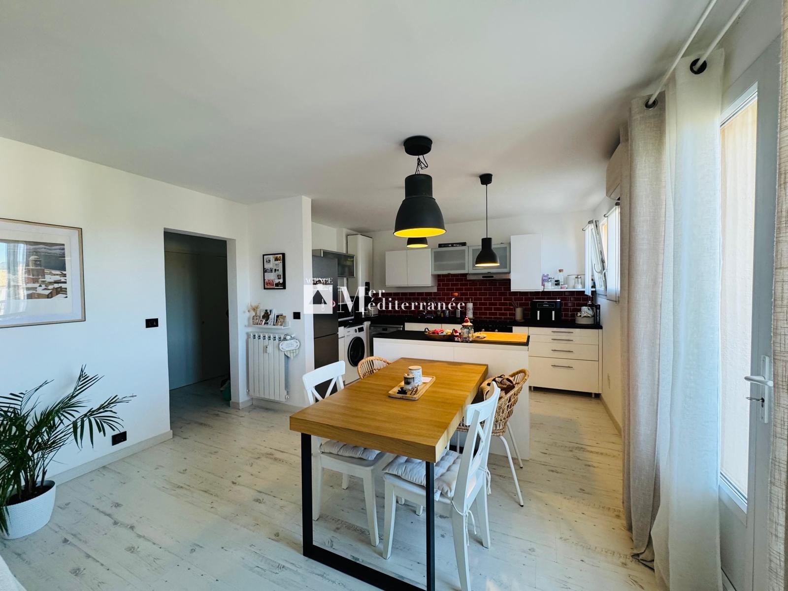 A VENDRE - CHARMANT APPARTEMENT RÉNOVÉ DE 3 PIÈCES DANS UNE RÉSIDENCE À COGOLIN — photo 3
