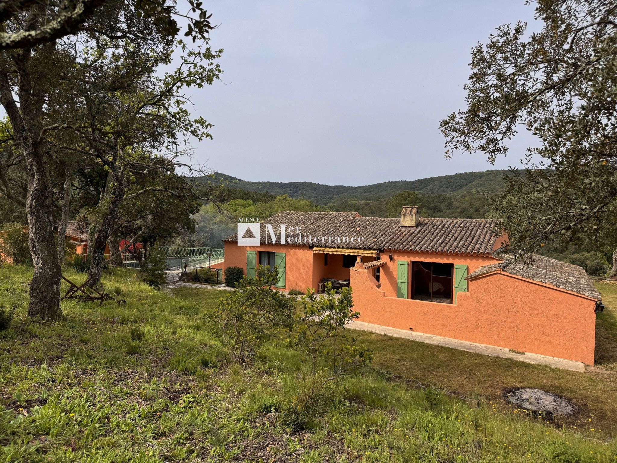 À VENDRE - PROPRIÉTÉ DE 6,3 HECTARES, MAISON DE PLAIN-PIED + APPARTEMENT SUR LA MÔLE (83310) — photo 14