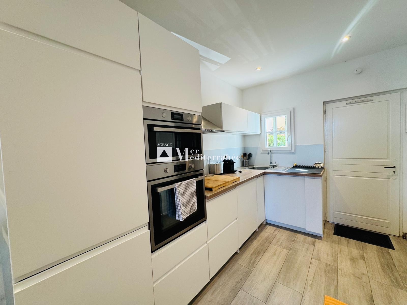 A VENDRE : APPARTEMENT 2 PIECES EN REZ DE JARDIN SUR LA PLAGE - (83310) PORT-GRIMAUD — photo 5