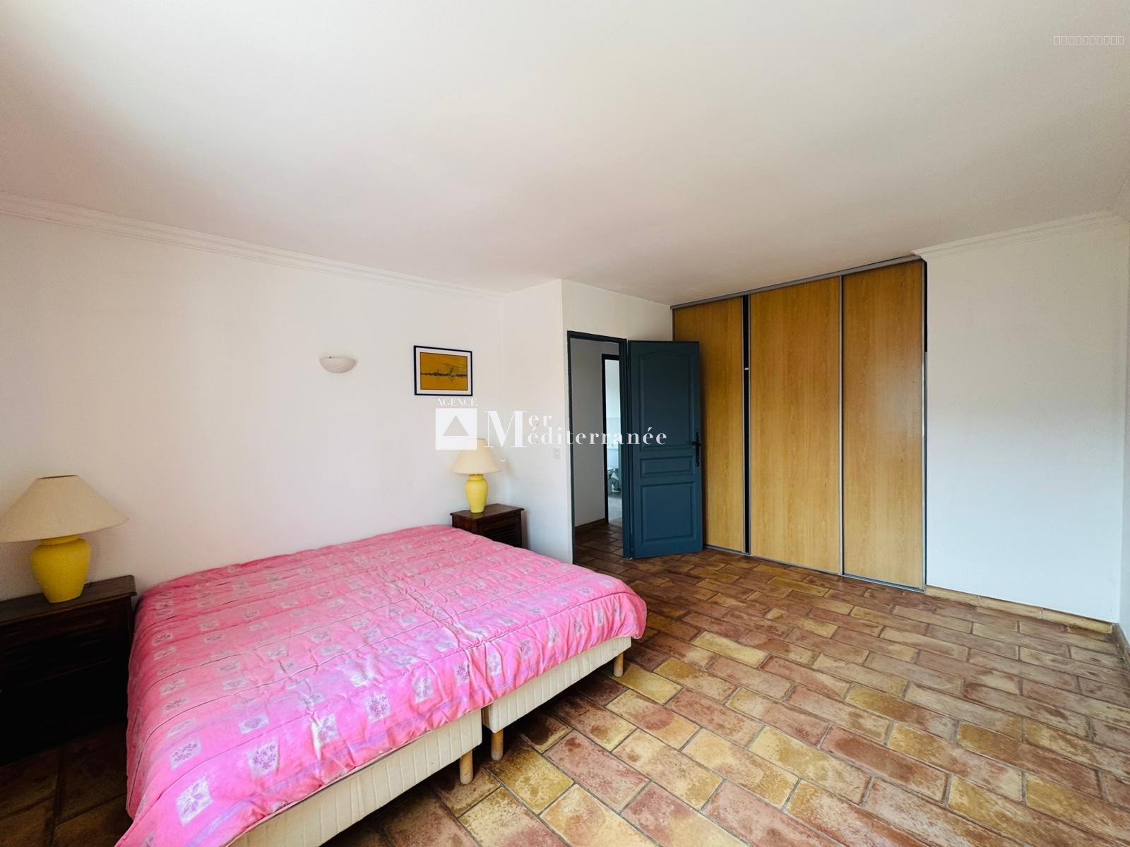 A VENDRE - VILLA 6 PIECES LES ISSAMBRES 150m2 AVEC UNE VUE DEGAGEE - 83380 LES ISSAMBRES — photo 15
