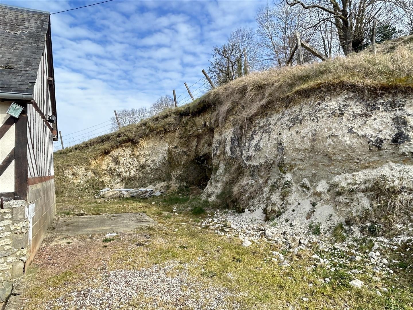 Non loin du centre ville de Vimoutiers, cette propriété vous offre une maison d'habitation d'environ 105m2 + c — photo 14