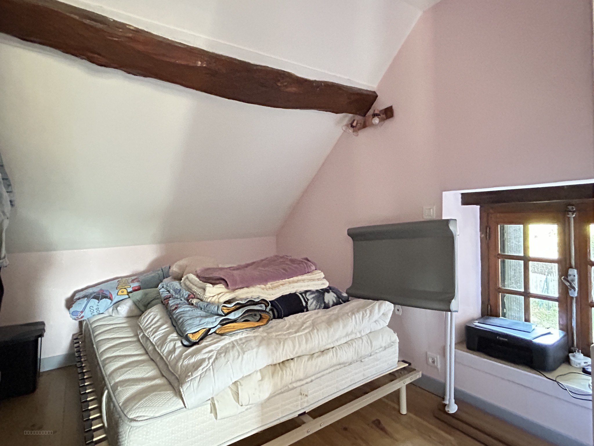 Une maison en pierres et tuiles de pays d'environ 160m2 comprenant: -Au rez-de-chaussée: cuisine aménagé avec — photo 14
