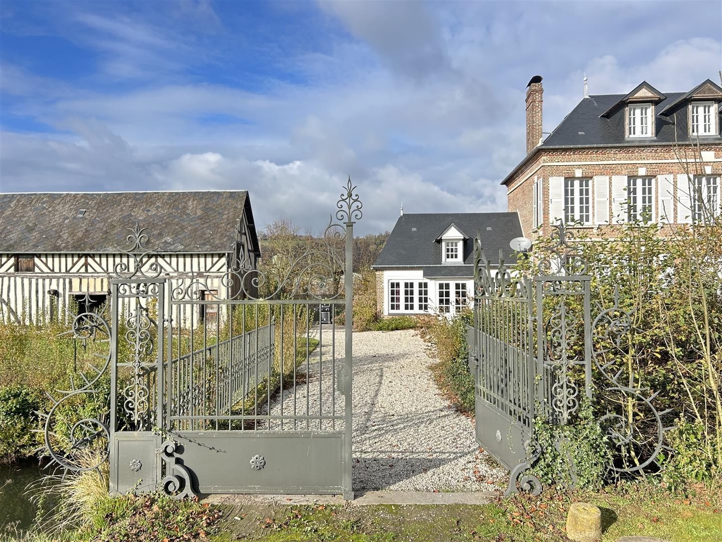 Une propriété comprenant : 1o) Un logis principal, type Maison de Maître construite en briques et couverte en — photo 20
