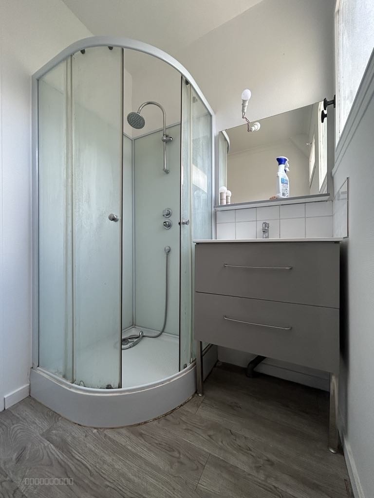Un ensemble privé, sans aucune copropriété, comprenant 3 logements et 3 garages. Excellente rentabilité locati — photo 4