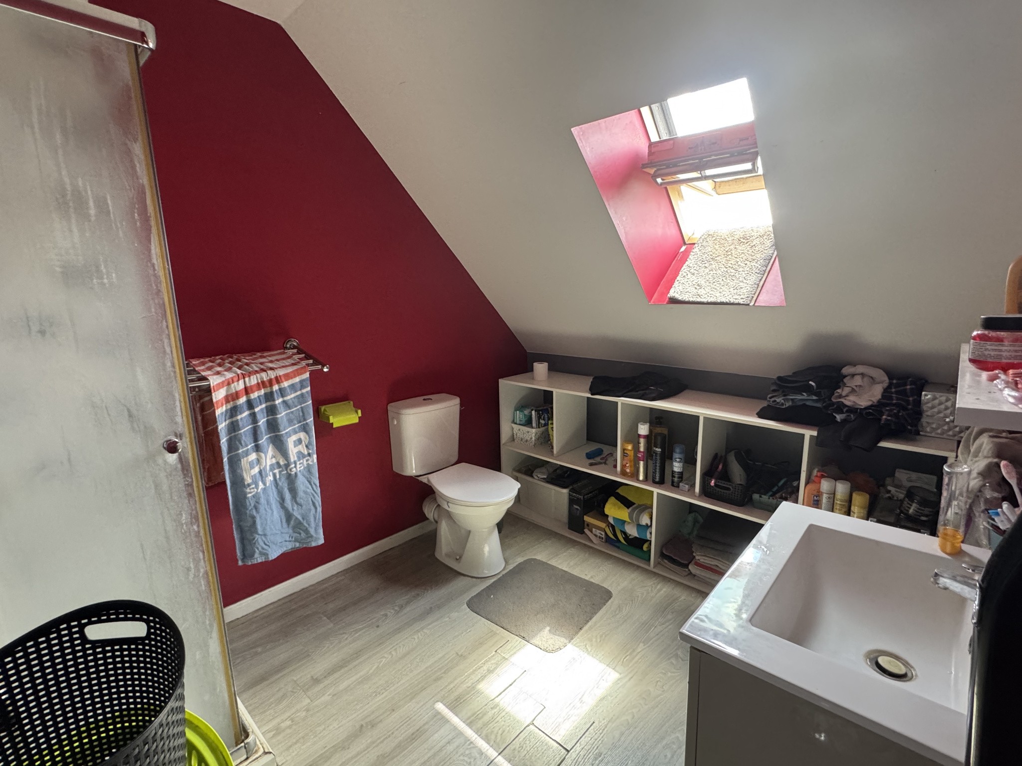 Proposée par Cazin Immobilier Située entre Vimoutiers et Gacé, dans un environnement paisible et verdoyant, ce — photo 12