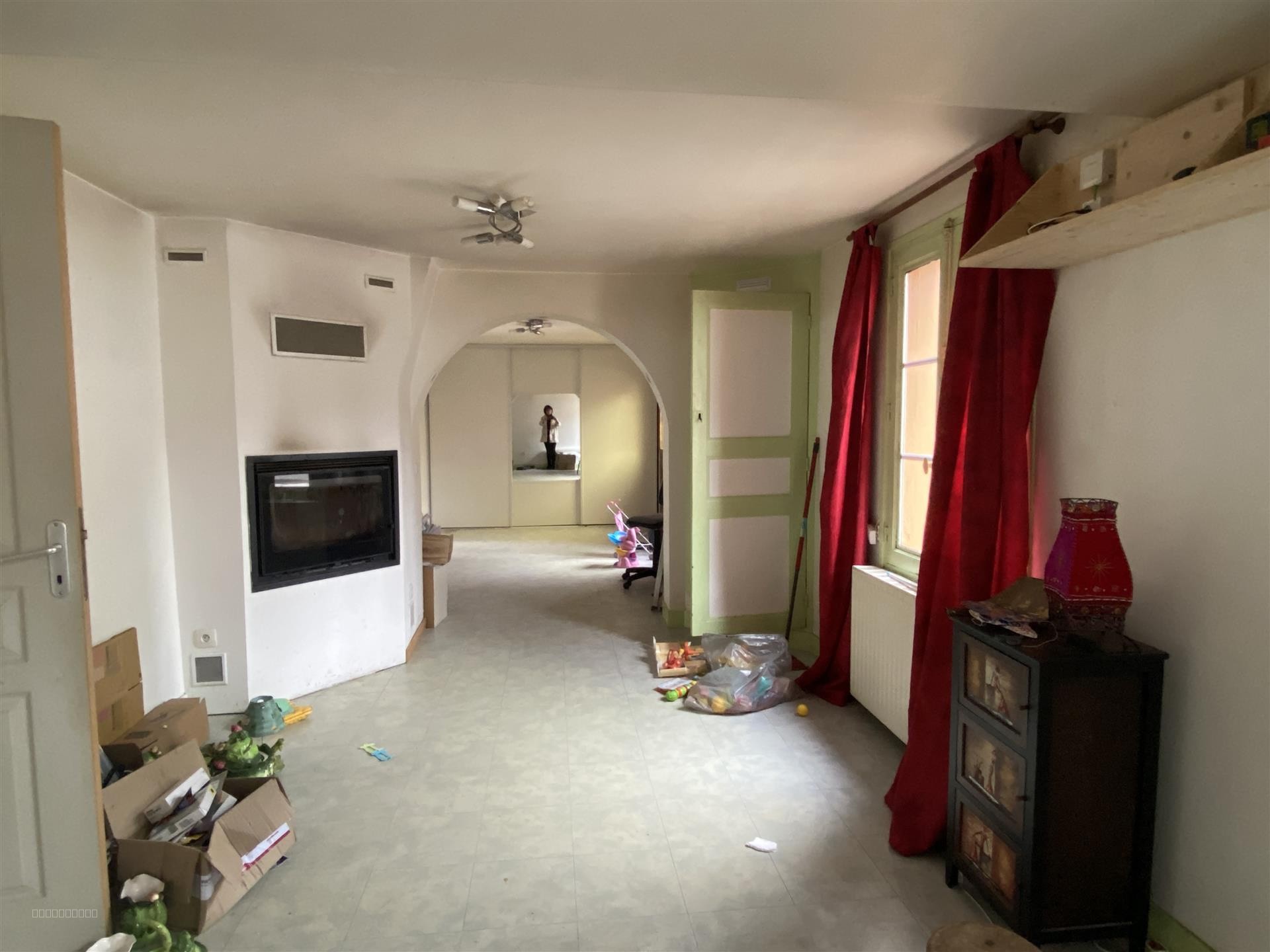 Maison construite en briques et couverte en ardoises se situe en plein centre ville à 1mn à pied des commerces — photo 14