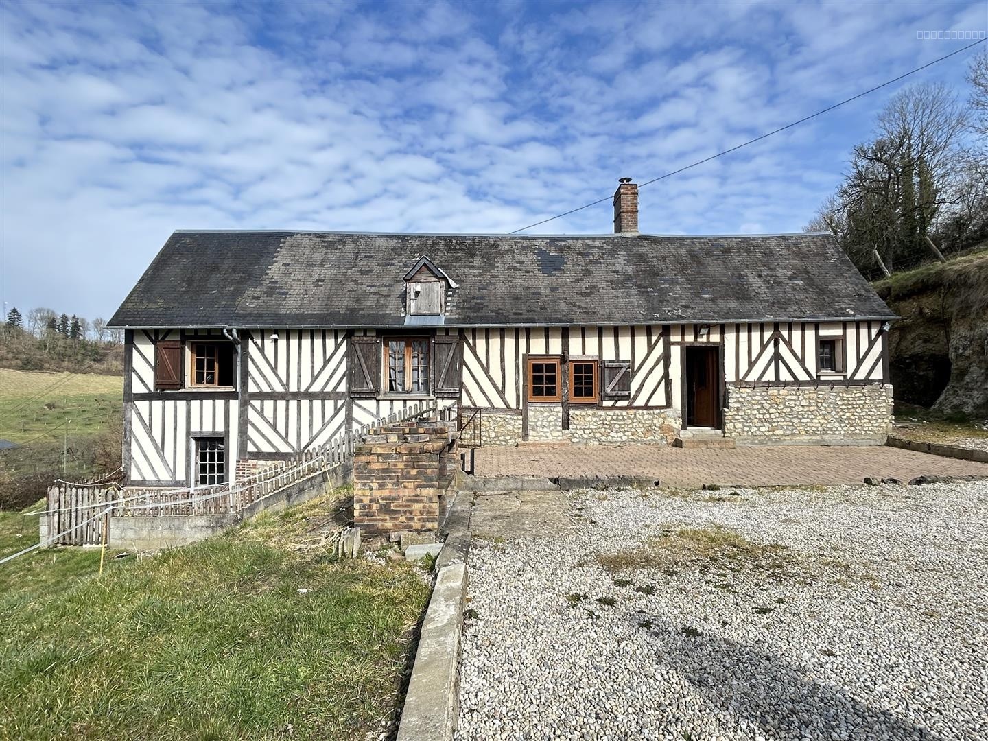 Non loin du centre ville de Vimoutiers, cette propriété vous offre une maison d'habitation d'environ 105m2 + c — photo 11